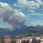 Μαίνεται η πυρκαγιά στα Ροζενά Κορινθίας – Ενισχύθηκαν οι δυνάμεις